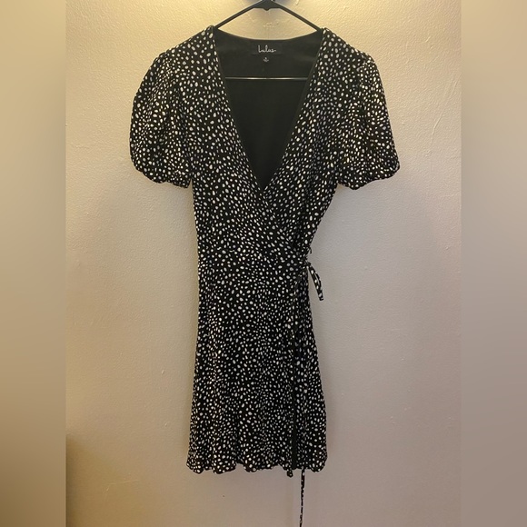 Lulu’s skater polka dot puff sleeve wrap dress - Picture 1 of 2